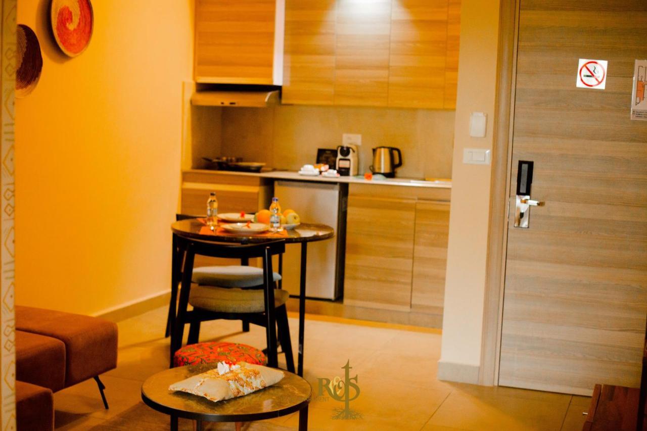 Roots Hotel Apartments Abidjan Exterior photo