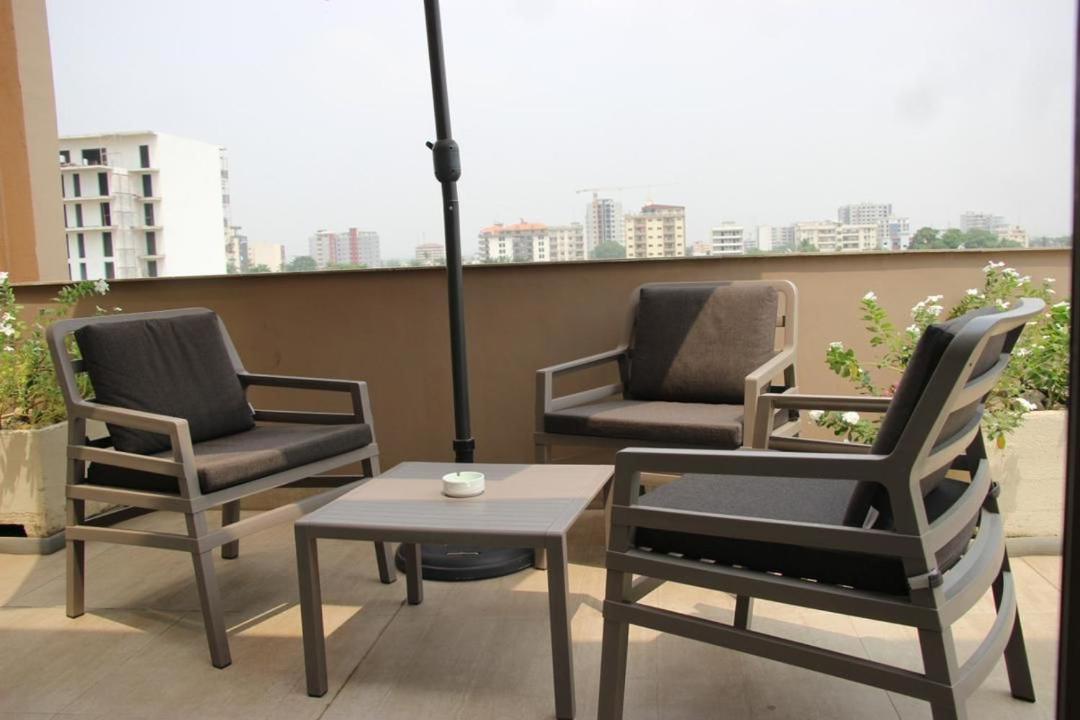 Roots Hotel Apartments Abidjan Exterior photo