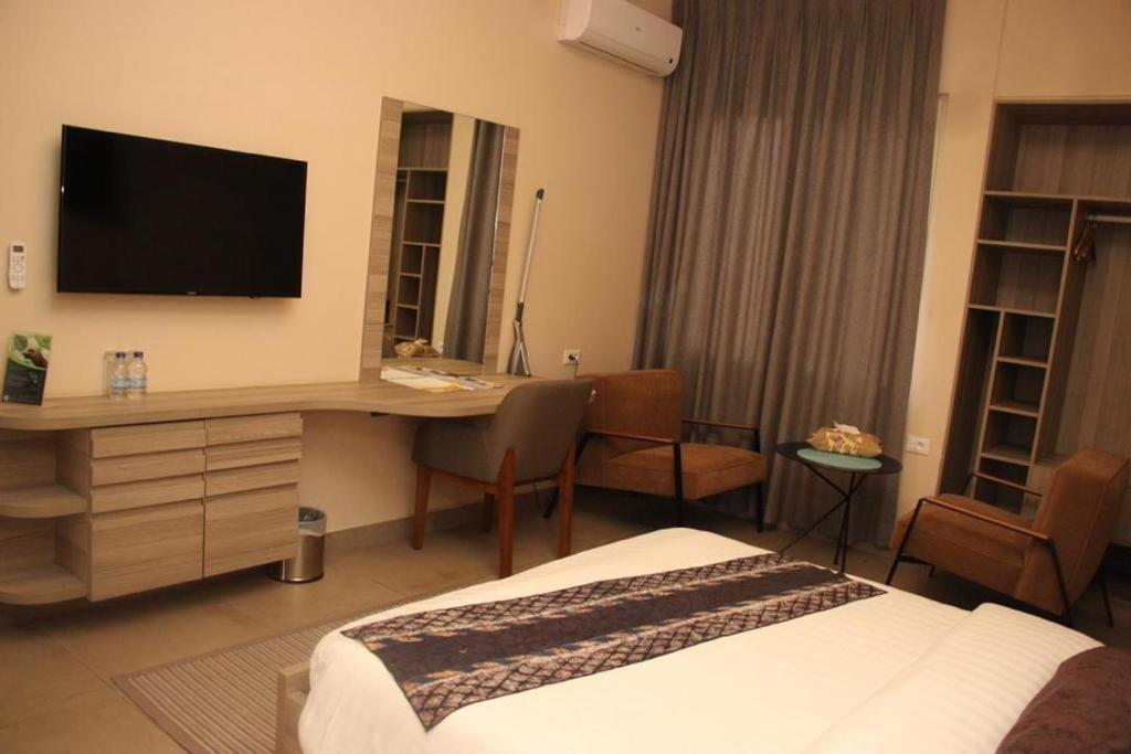 Roots Hotel Apartments Abidjan Exterior photo