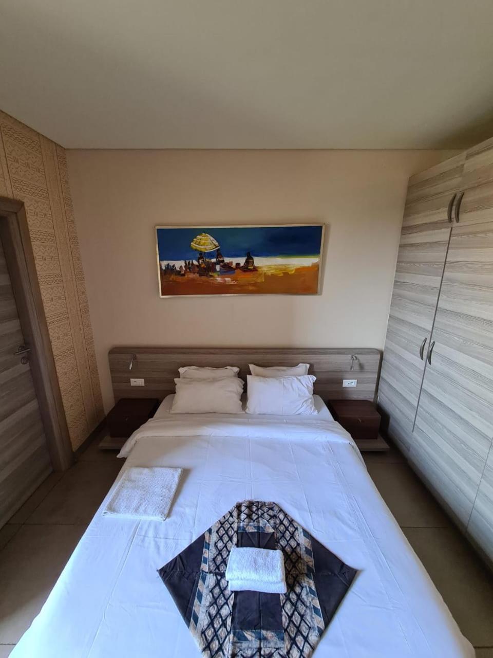 Roots Hotel Apartments Abidjan Exterior photo