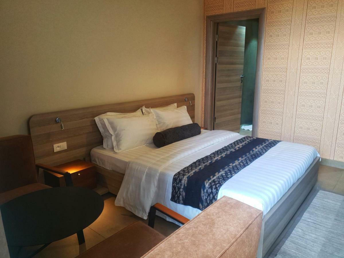 Roots Hotel Apartments Abidjan Exterior photo